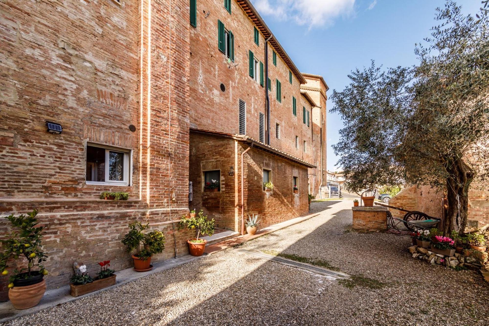 Porta Romana Elegant Apartments With Private Parking! Siena Eksteriør billede