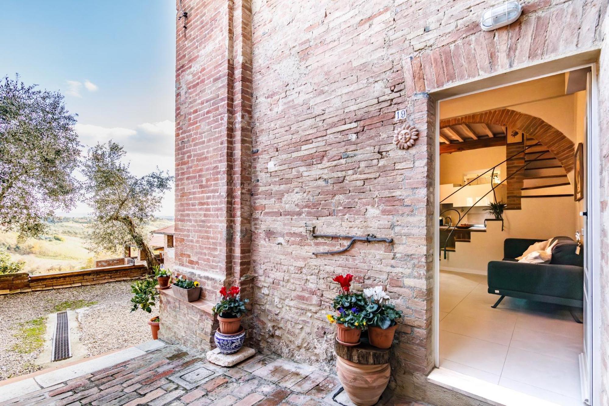 Porta Romana Elegant Apartments With Private Parking! Siena Eksteriør billede