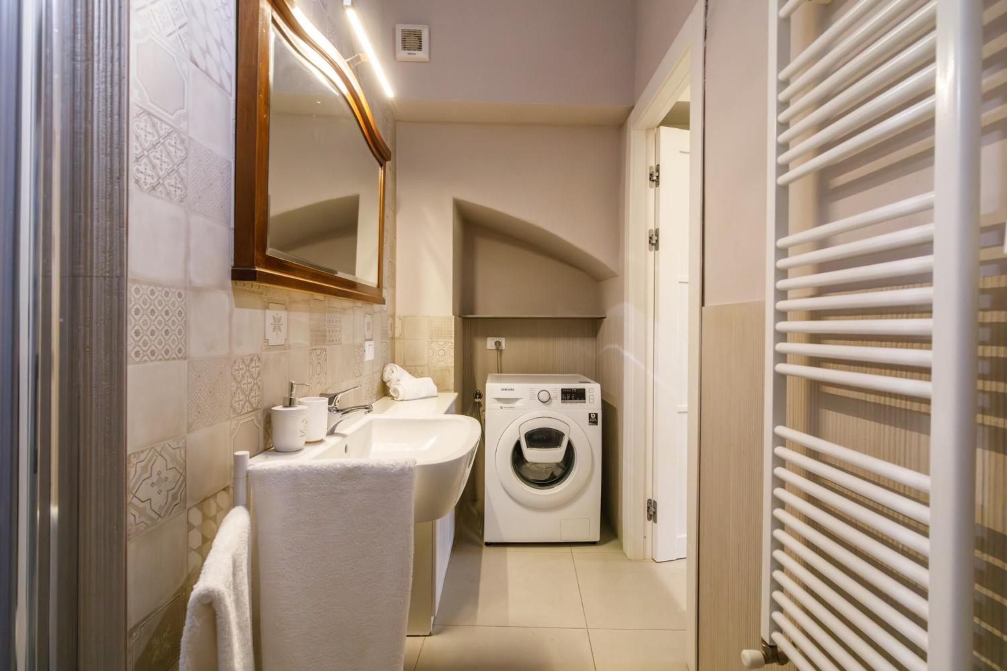 Porta Romana Elegant Apartments With Private Parking! Siena Eksteriør billede